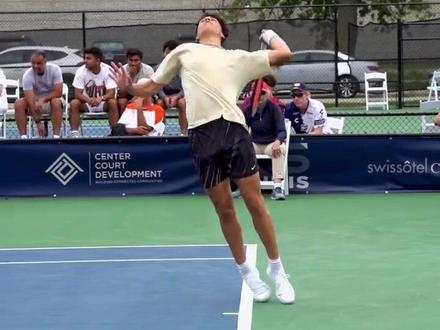 热议汪士钦红牌：对方踢人很隐蔽；染红动作太业余，狂性大发