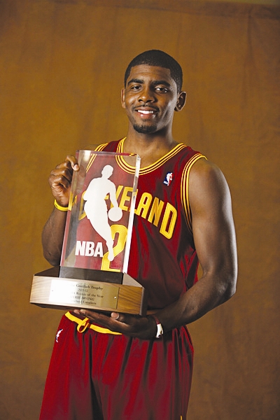 她仍通过社 她仍通过社