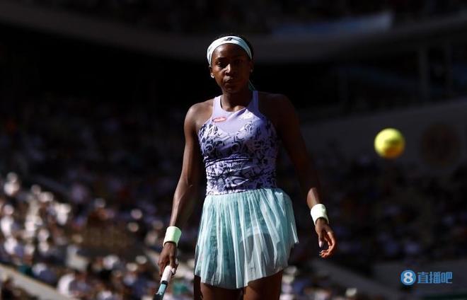 冠军奖杯返 冠军奖杯返