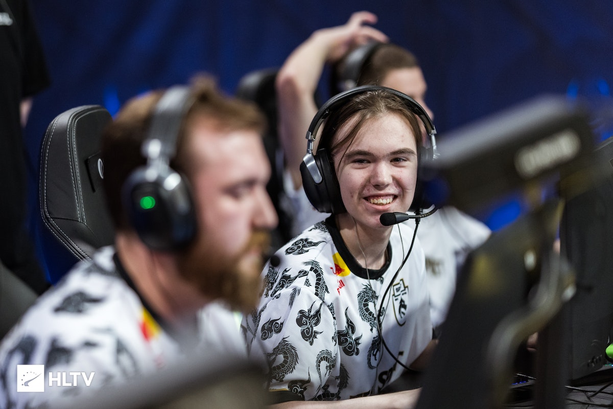 牢牢捍卫着 牢牢捍卫着